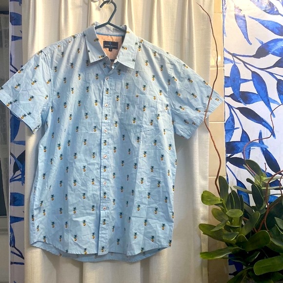 Michael Brandon Other - NWOT Men’s Michael Brandon 100% Cotton Short Sleeve Pineapple Print Buttondown M